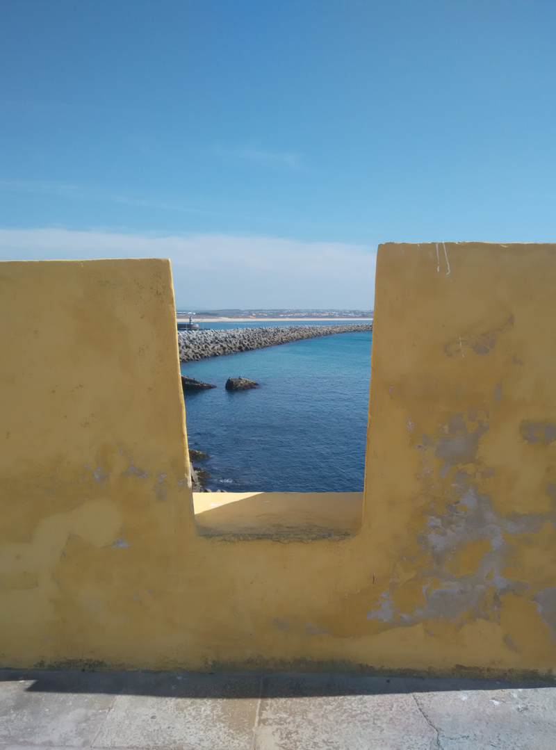 Illustration for article titled The Archer Files - Sunny Saturday in Peniche